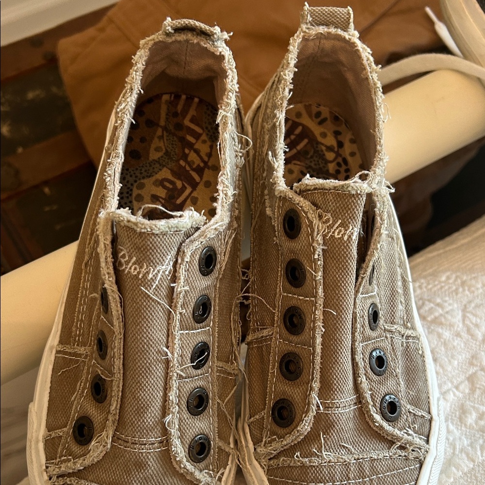 Blowfish Women's Tan Slip-On Sneakers